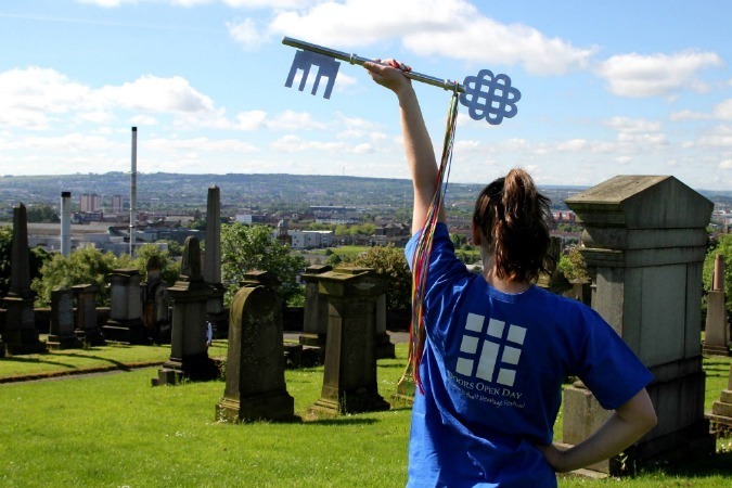 Glasgow Landmarks Tour Audio App GBPT and Walking Heads