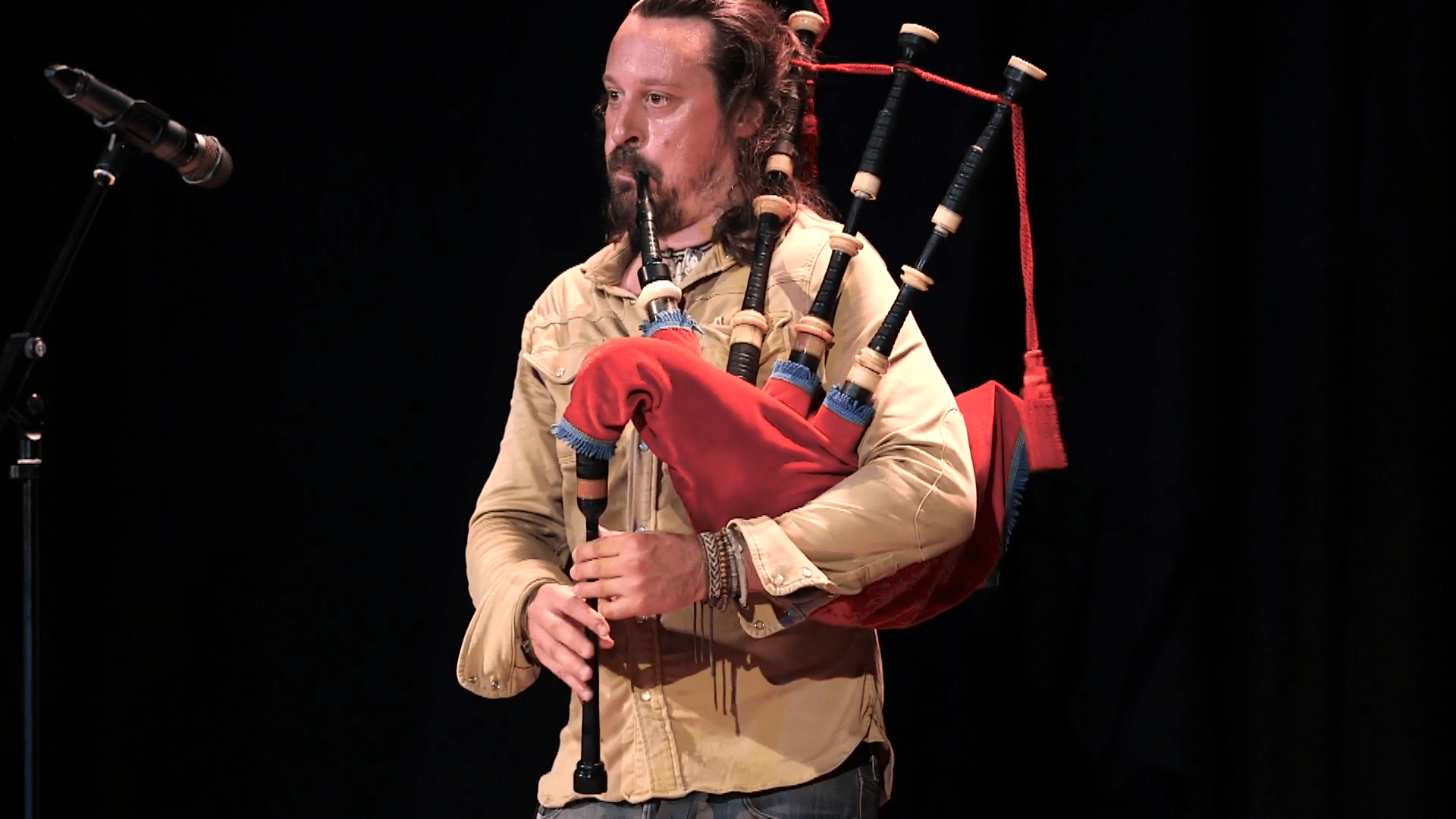 Ross Ainslie performs Thunderstruck by ACDC, arranged by legendary piper Gordon Duncan, streamed live by Inner Ear for the National Piping Centre during Piping Live 2023